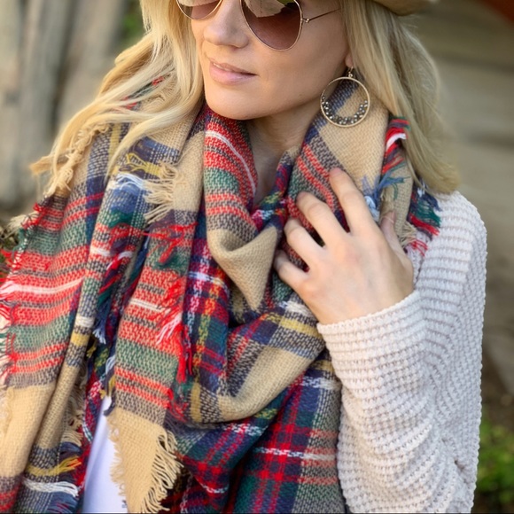 AUTUMN AIR KHAKI PLAIF BLANKET SCARF - Picture 7 of 7